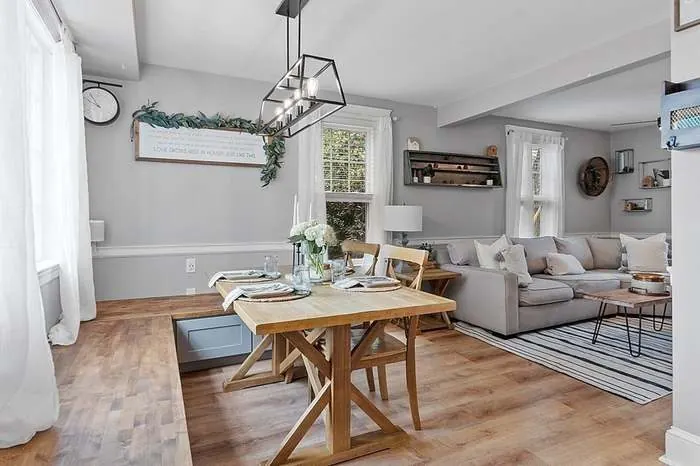 Finished dining room after a recurring cleaning