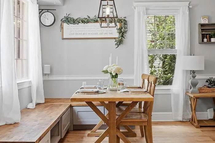 Finished breakfast nook after a recurring cleaning